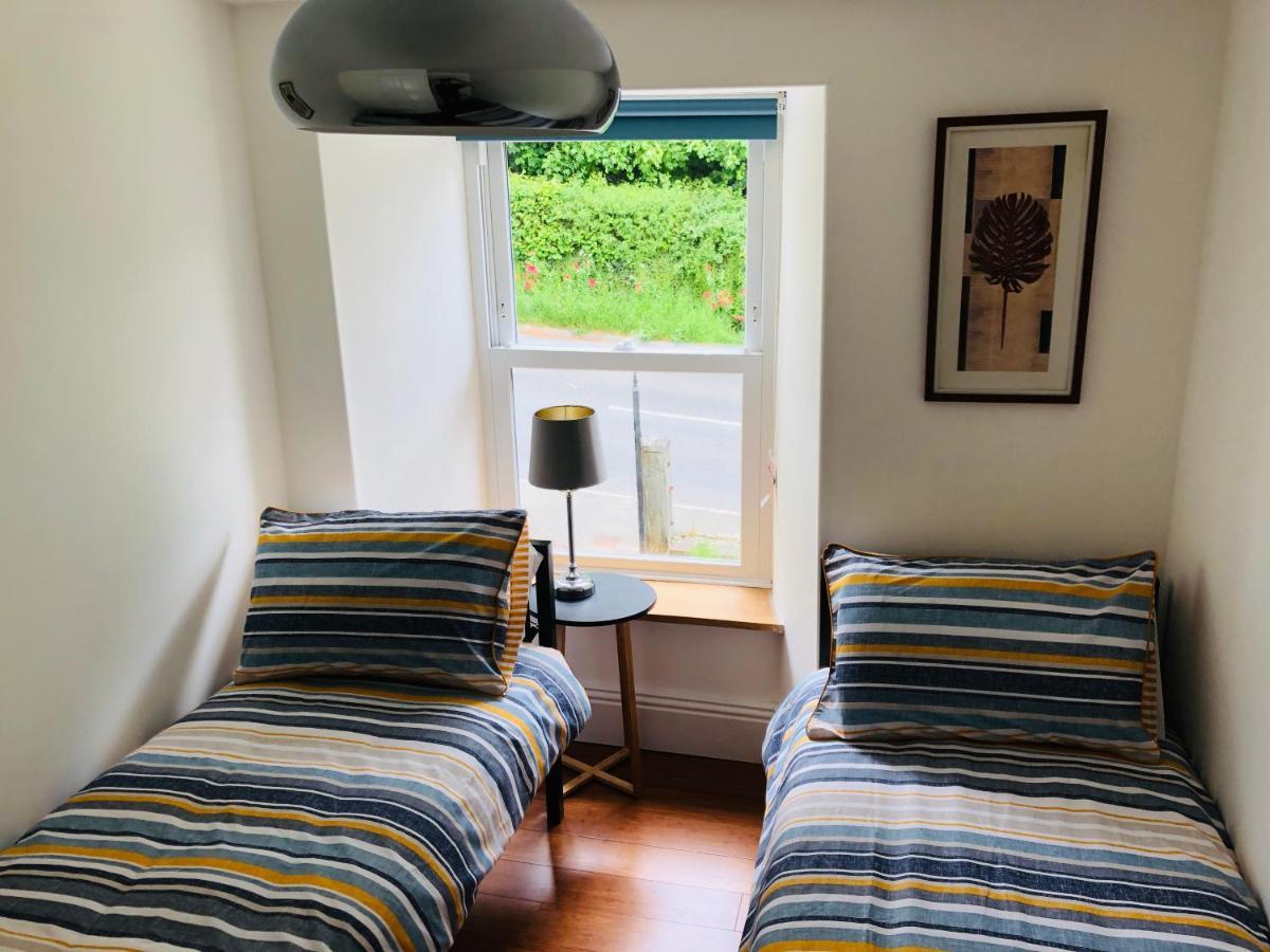 Mount Cottage Newcastle Emlyn Bagian luar foto